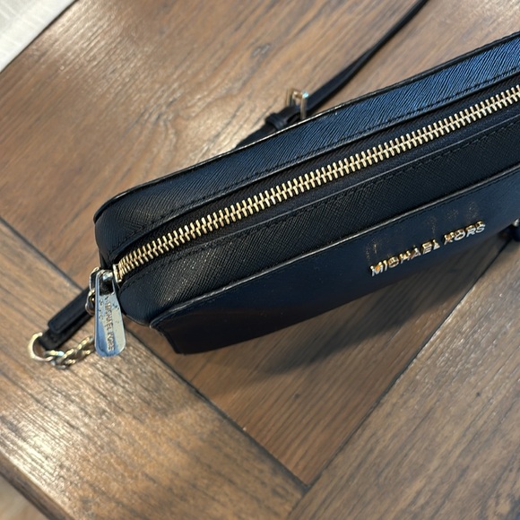 🖤💛MICHAEL KORS
Chain-Link Saffiano Leather Crossbody Bag - Picture 6 of 11